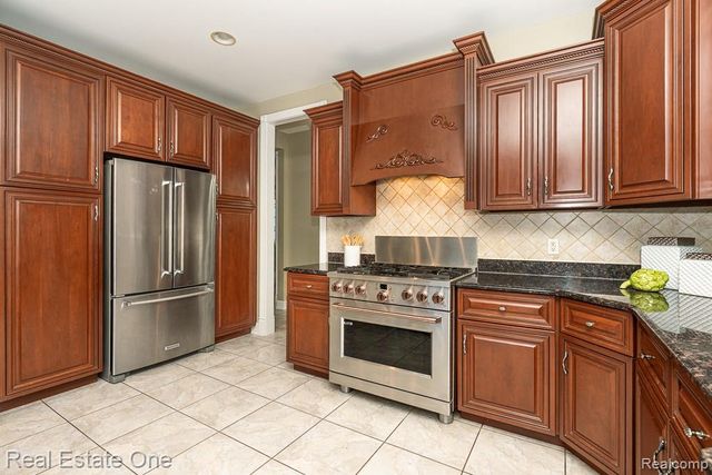 534 Parkland Hills Drive, Rochester, MI 48306