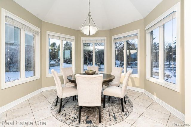 534 Parkland Hills Drive, Rochester, MI 48306