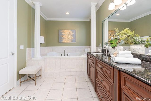 534 Parkland Hills Drive, Rochester, MI 48306