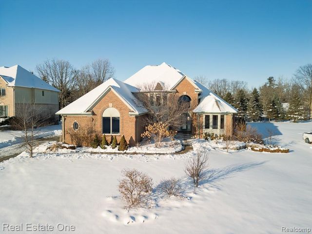 534 Parkland Hills Drive, Rochester, MI 48306