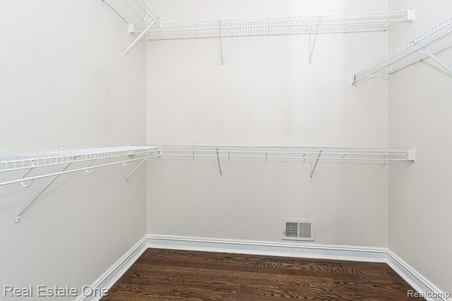 534 Parkland Hills Drive, Rochester, MI 48306