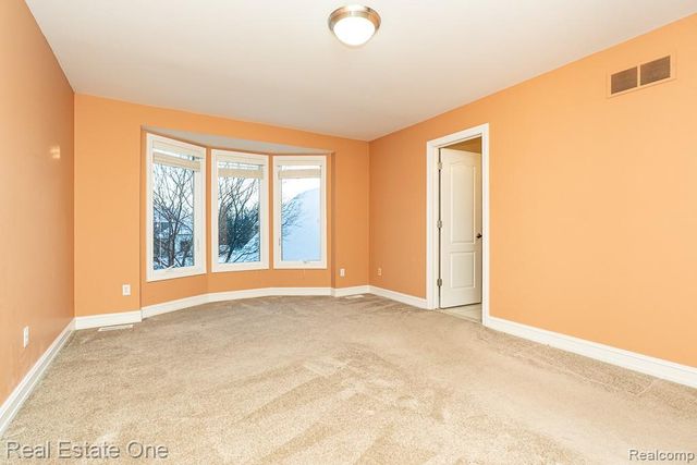 534 Parkland Hills Drive, Rochester, MI 48306