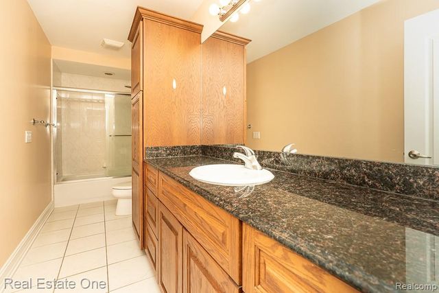 534 Parkland Hills Drive, Rochester, MI 48306