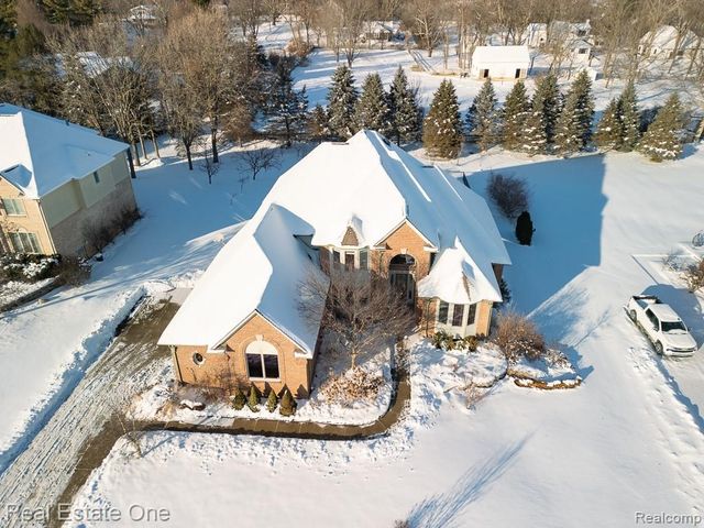 534 Parkland Hills Drive, Rochester, MI 48306