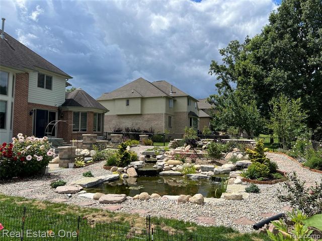 534 Parkland Hills Drive, Rochester, MI 48306
