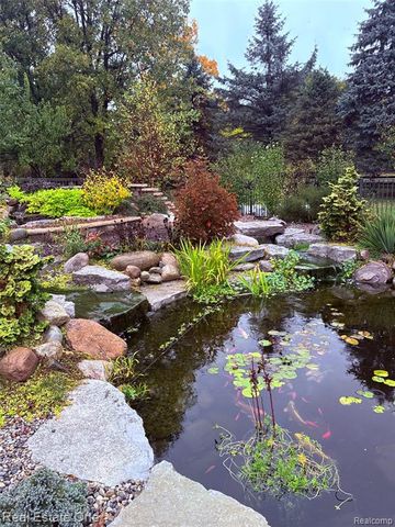 534 Parkland Hills Drive, Rochester, MI 48306