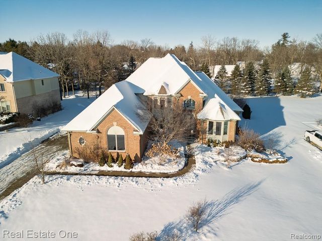 534 Parkland Hills Drive, Rochester, MI 48306