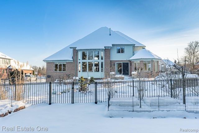 534 Parkland Hills Drive, Rochester, MI 48306