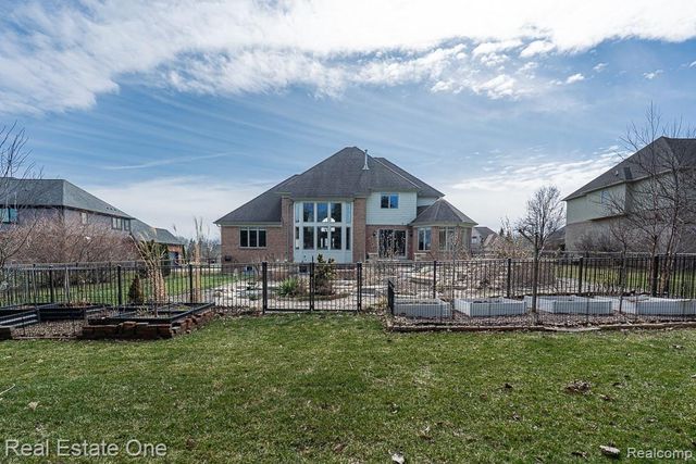 534 Parkland Hills Drive, Rochester, MI 48306