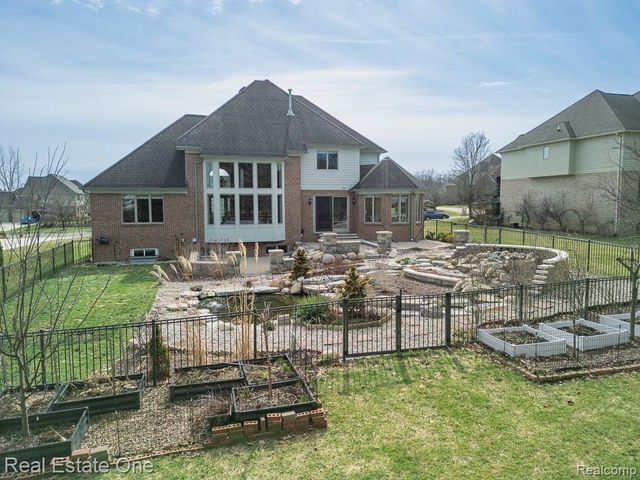 534 Parkland Hills Drive, Rochester, MI 48306