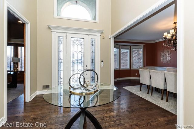 534 Parkland Hills Drive, Rochester, MI 48306