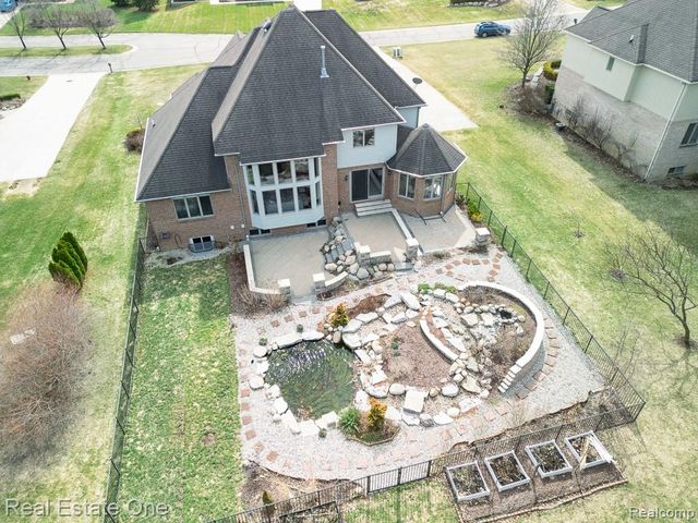 534 Parkland Hills Drive, Rochester, MI 48306