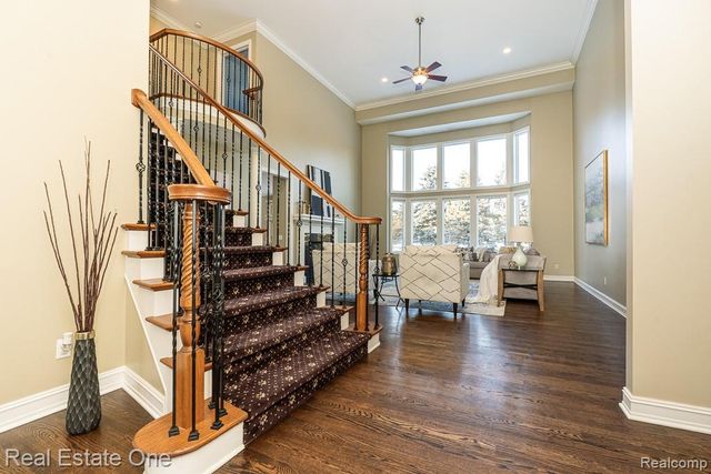 534 Parkland Hills Drive, Rochester, MI 48306