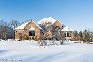 534 Parkland Hills Drive, Rochester, MI 48306