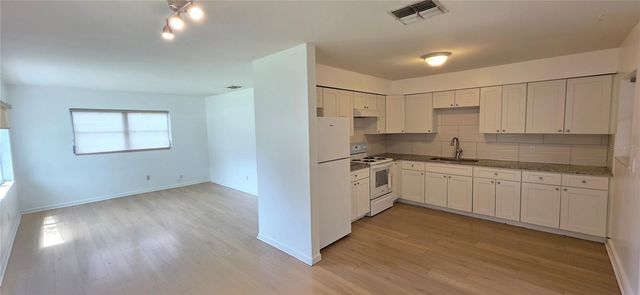 410 S OAKWOOD AVENUE, Brandon, FL 33511