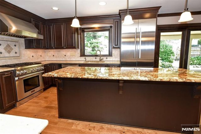 16 Weeden Drive, West Milford, NJ 07480