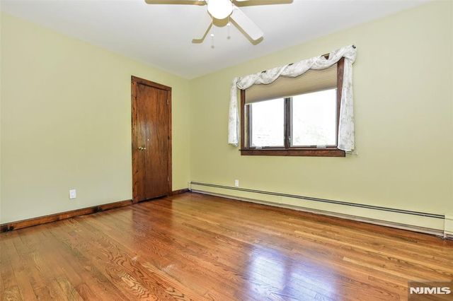 16 Weeden Drive, West Milford, NJ 07480