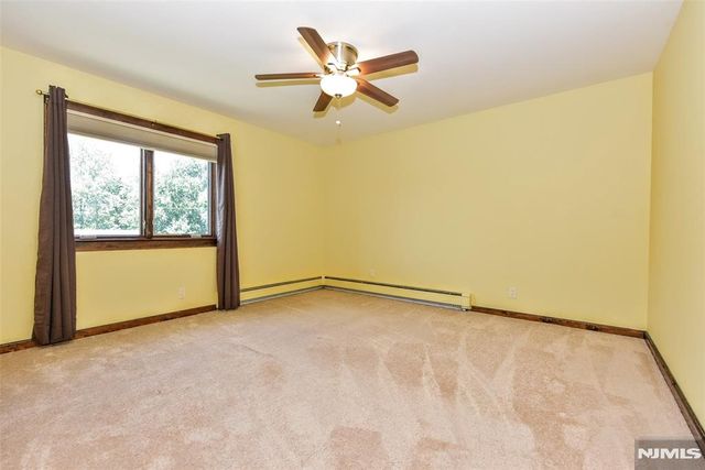 16 Weeden Drive, West Milford, NJ 07480