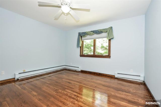 16 Weeden Drive, West Milford, NJ 07480