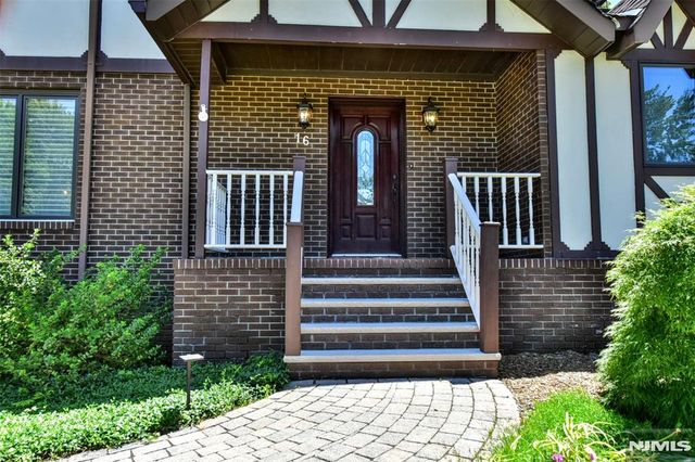 16 Weeden Drive, West Milford, NJ 07480