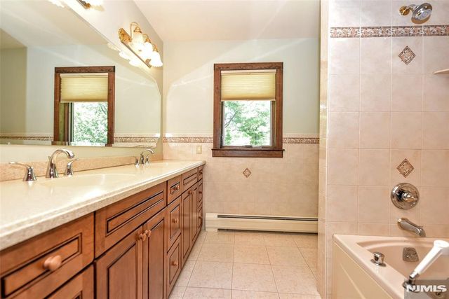 16 Weeden Drive, West Milford, NJ 07480