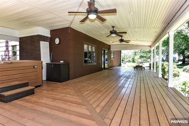 16 Weeden Drive, West Milford, NJ 07480