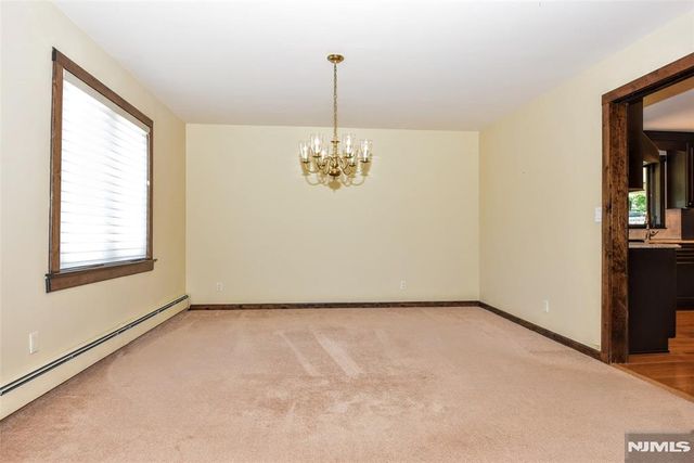16 Weeden Drive, West Milford, NJ 07480