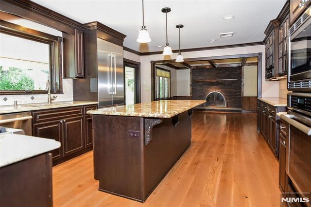 16 Weeden Drive, West Milford, NJ 07480