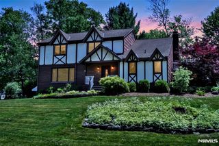 16 Weeden Drive, West Milford, NJ 07480