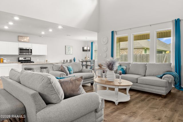 203 S Lakepointe Drive, Lafayette, LA 70506