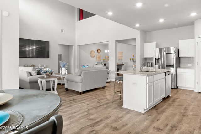 203 S Lakepointe Drive, Lafayette, LA 70506