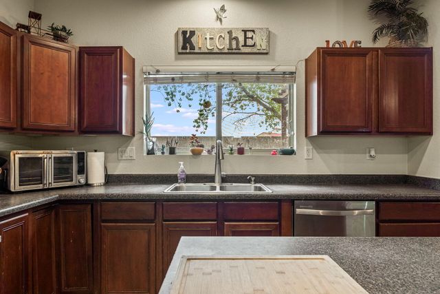 5908 Mesa Sombra Place NW, Albuquerque, NM 87120