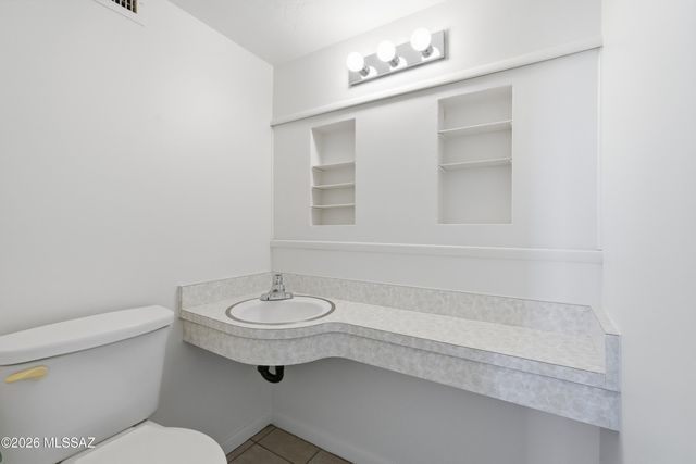2235 E Camino El Ganado, Tucson, AZ 85718