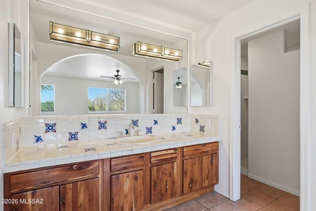 2235 E Camino El Ganado, Tucson, AZ 85718