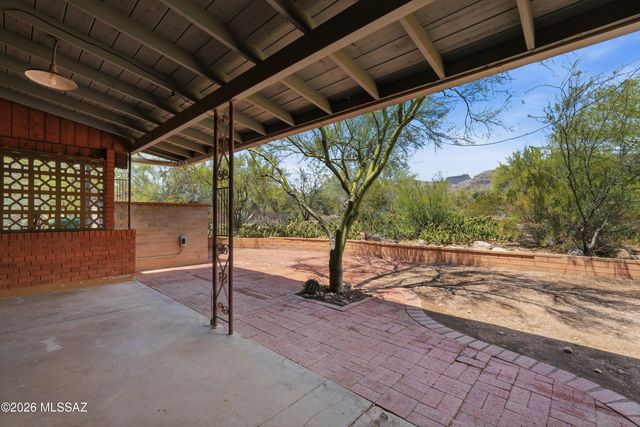 2235 E Camino El Ganado, Tucson, AZ 85718