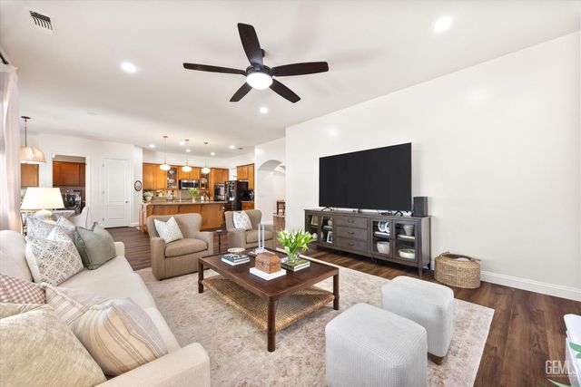 12211 Parkerhill Drive, Bakersfield, CA 93311