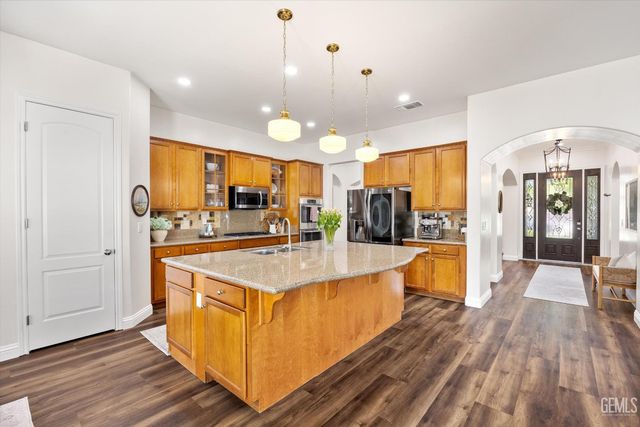 12211 Parkerhill Drive, Bakersfield, CA 93311