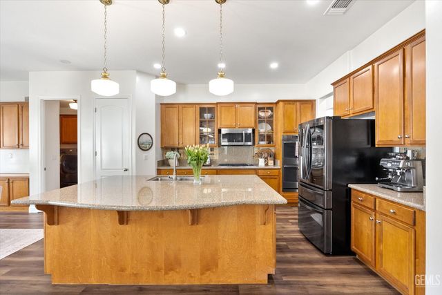12211 Parkerhill Drive, Bakersfield, CA 93311