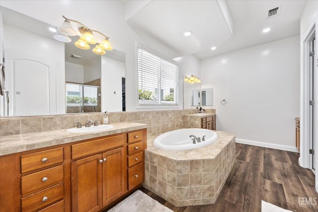 12211 Parkerhill Drive, Bakersfield, CA 93311