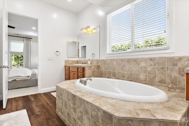 12211 Parkerhill Drive, Bakersfield, CA 93311