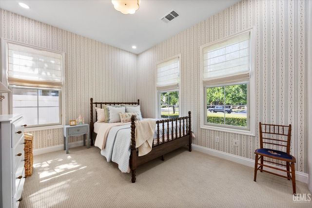 12211 Parkerhill Drive, Bakersfield, CA 93311