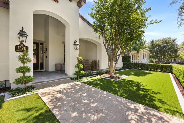 12211 Parkerhill Drive, Bakersfield, CA 93311