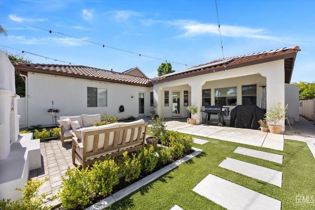 12211 Parkerhill Drive, Bakersfield, CA 93311