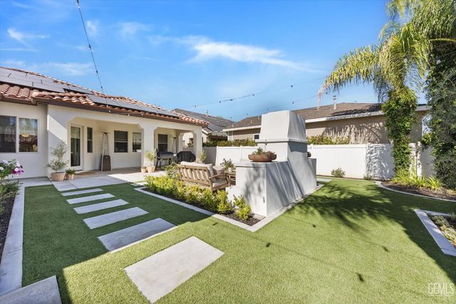 12211 Parkerhill Drive, Bakersfield, CA 93311