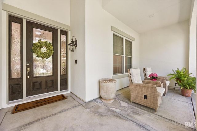 12211 Parkerhill Drive, Bakersfield, CA 93311