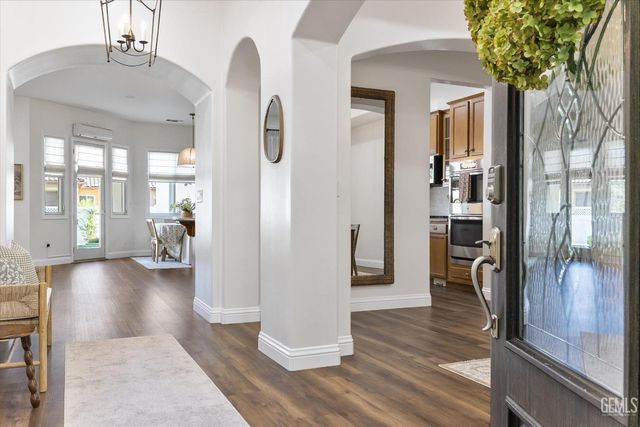 12211 Parkerhill Drive, Bakersfield, CA 93311