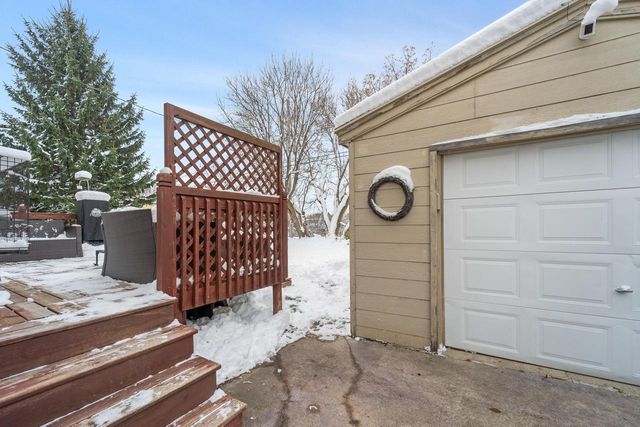 562 S Moreland BOULEVARD, Waukesha, WI 53188