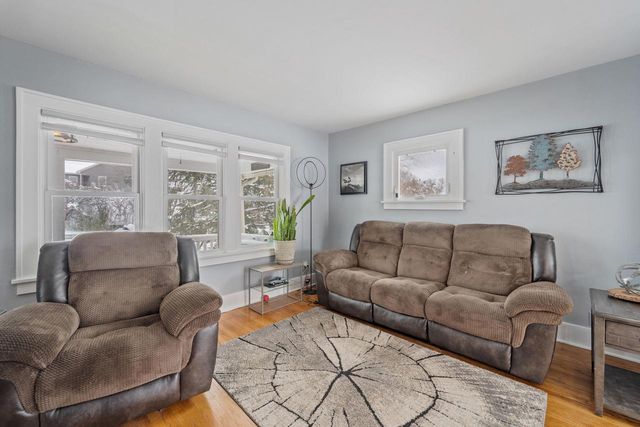 562 S Moreland BOULEVARD, Waukesha, WI 53188