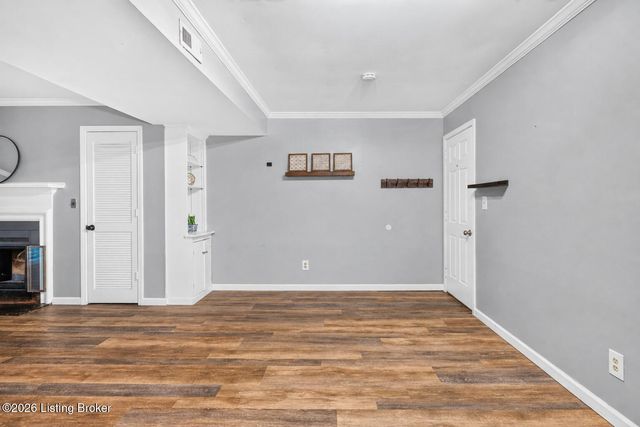 410 Mockingbird Valley Rd APT 11, Louisville, KY 40207