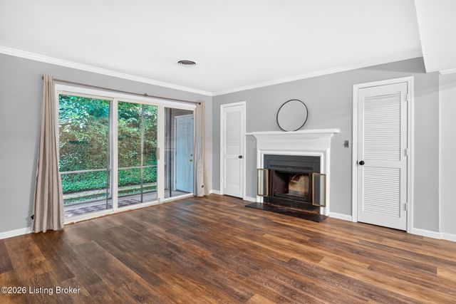 410 Mockingbird Valley Rd APT 11, Louisville, KY 40207